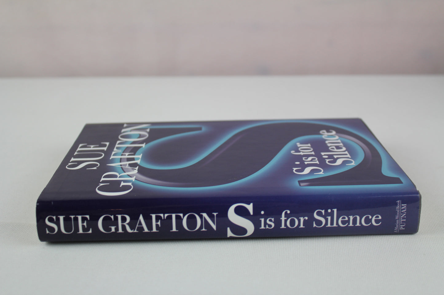 S is for Silence: A Kinsey Millhone Novel (Kinsey Millhone Mysteries) by Sue Grafton
