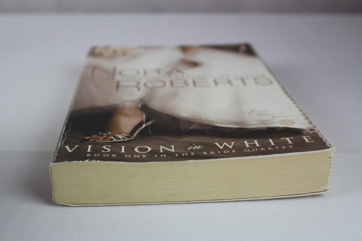 Vision in White (The Bride Quartet, Book 1) by Nora Roberts
