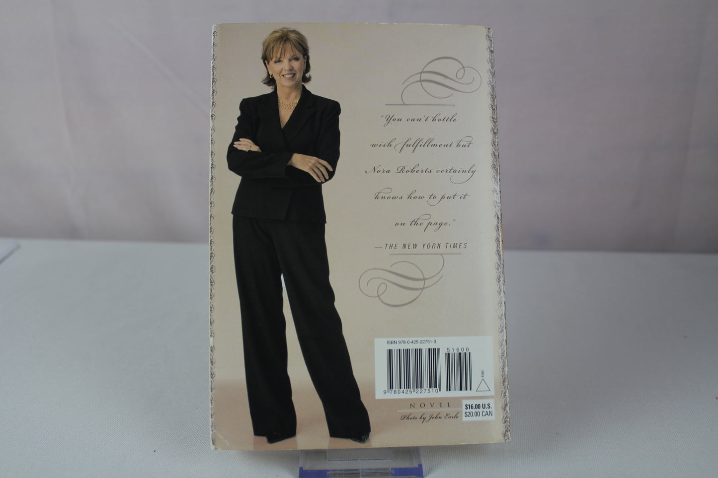 Vision in White (The Bride Quartet, Book 1) by Nora Roberts