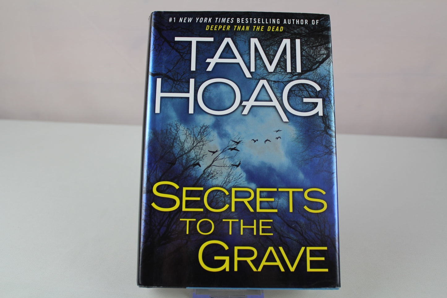 Secrets to the Grave by Tami Hoag