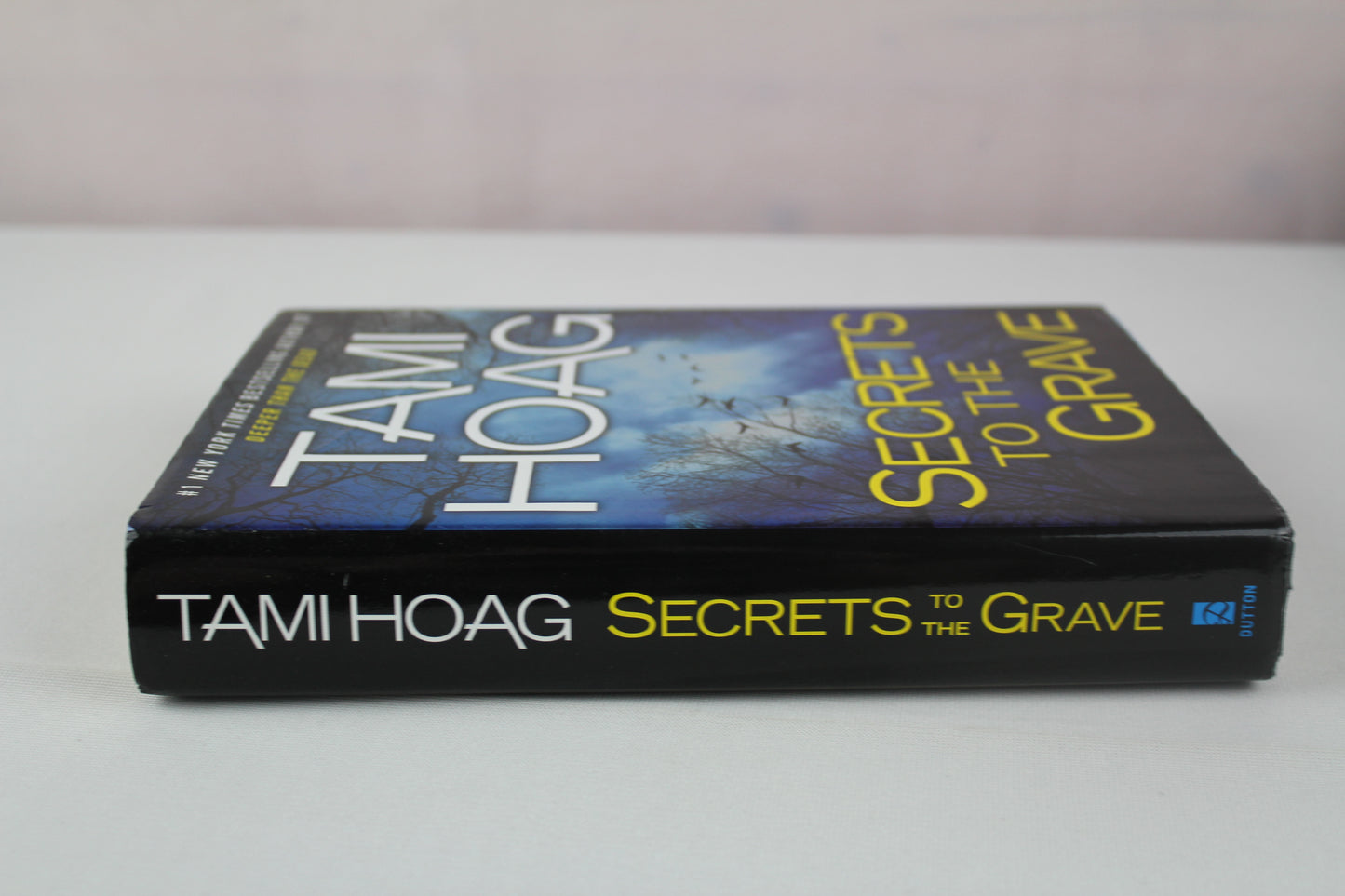 Secrets to the Grave by Tami Hoag