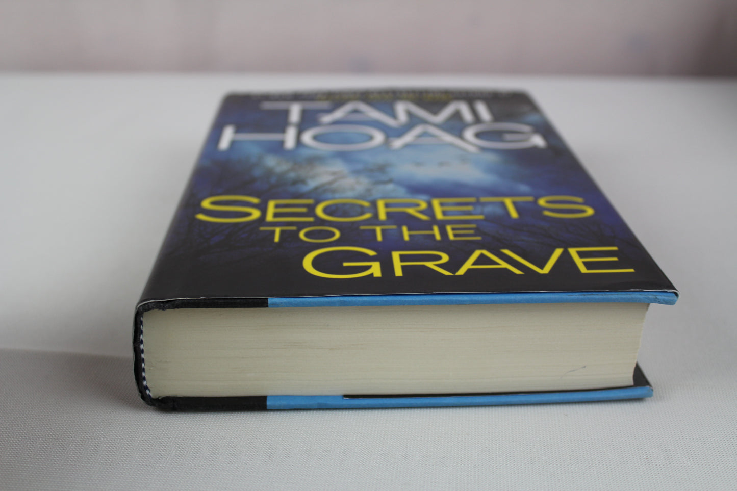 Secrets to the Grave by Tami Hoag
