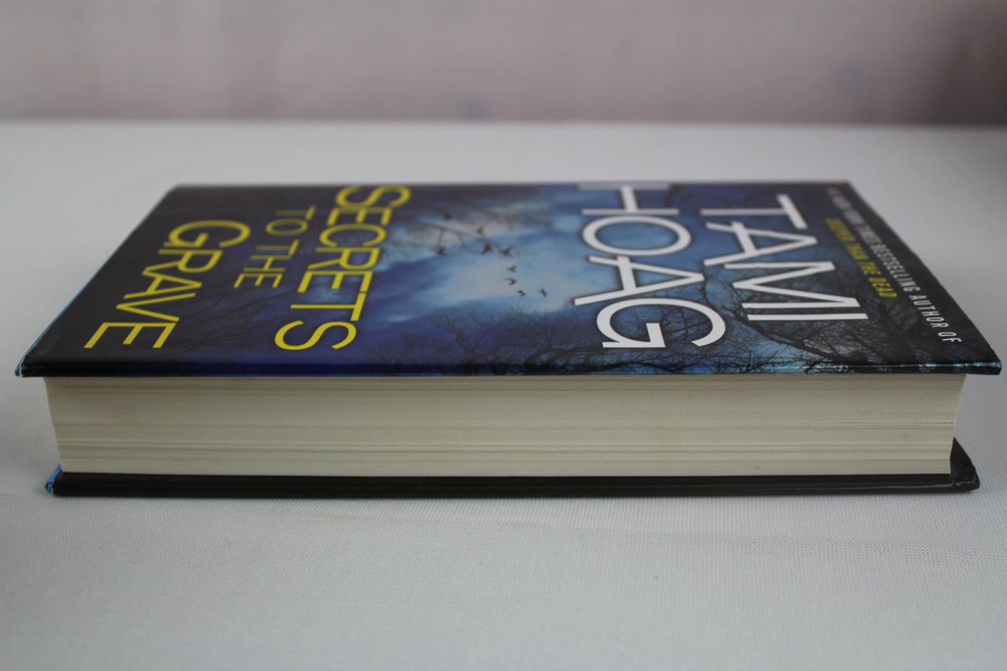 Secrets to the Grave by Tami Hoag
