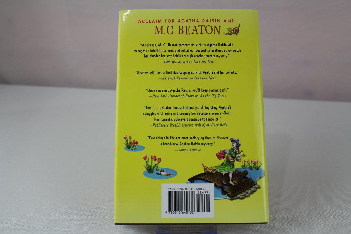Something Borrowed, Someone Dead: An Agatha Raisin Mystery by M. C. Beaton