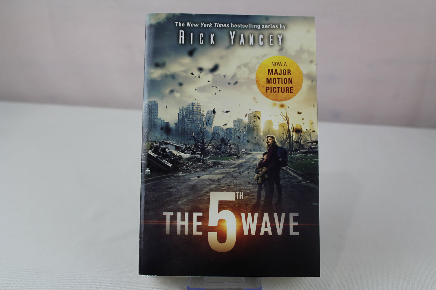 The 5th Wave: The First Book of the 5th Wave Series by Rick Yancey