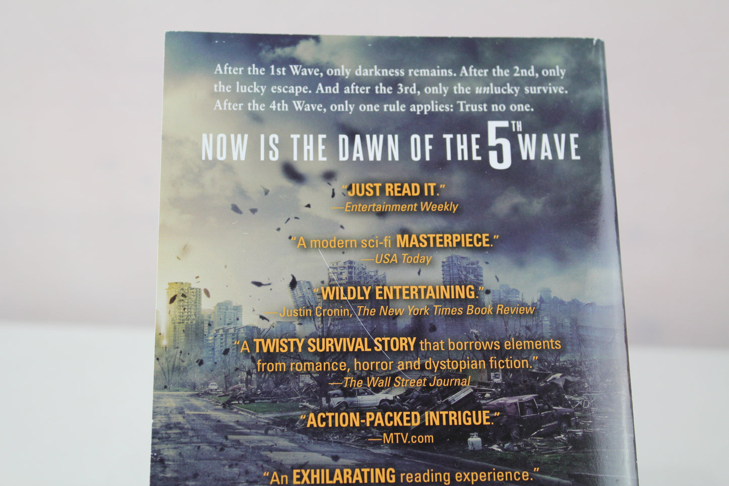The 5th Wave: The First Book of the 5th Wave Series by Rick Yancey