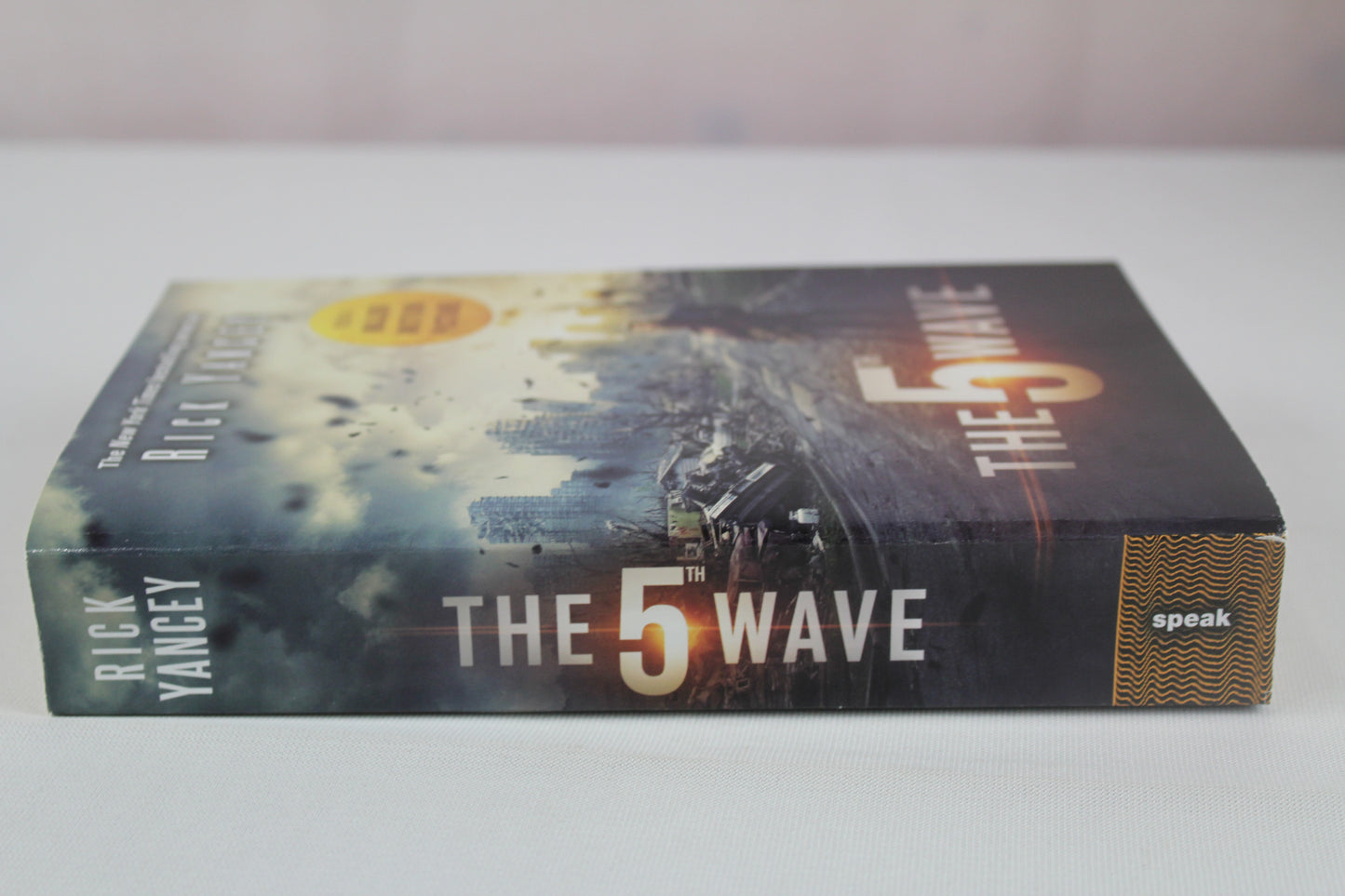 The 5th Wave: The First Book of the 5th Wave Series by Rick Yancey