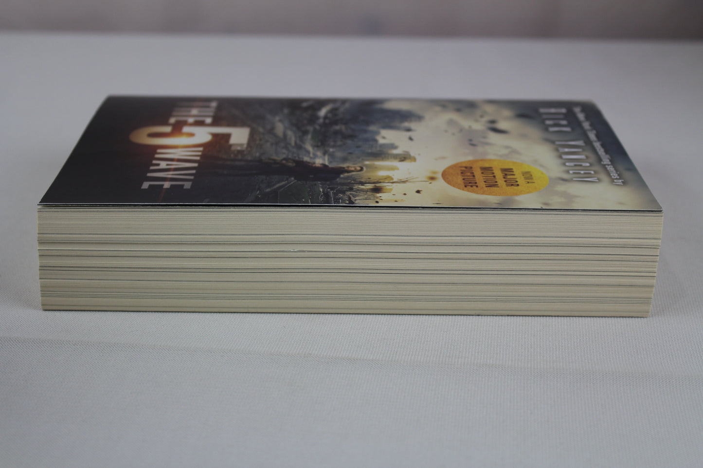 The 5th Wave: The First Book of the 5th Wave Series by Rick Yancey