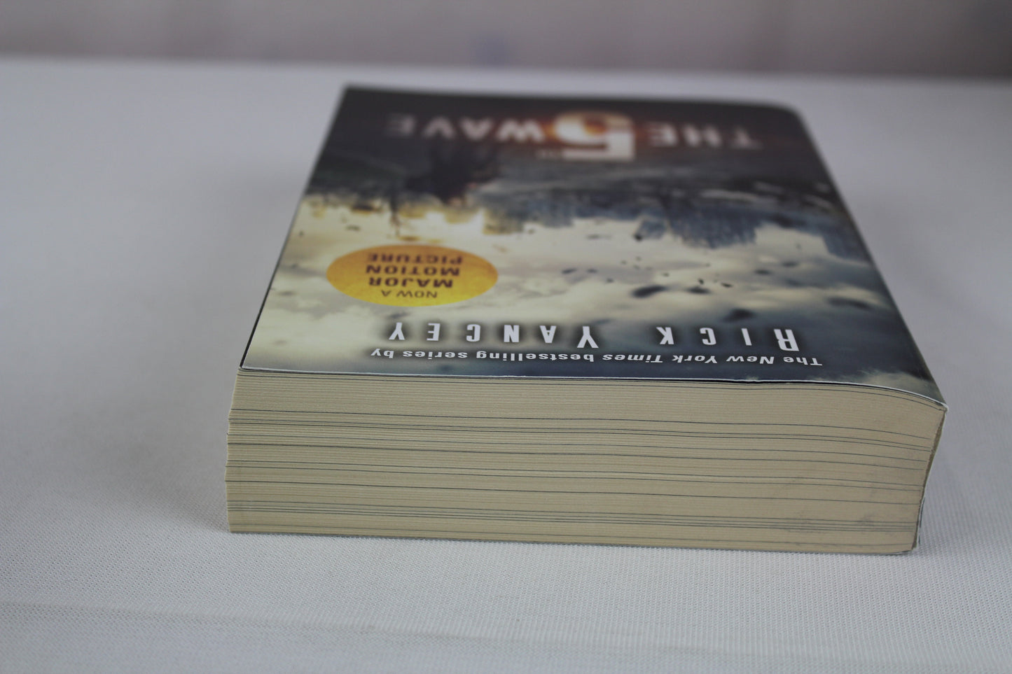 The 5th Wave: The First Book of the 5th Wave Series by Rick Yancey