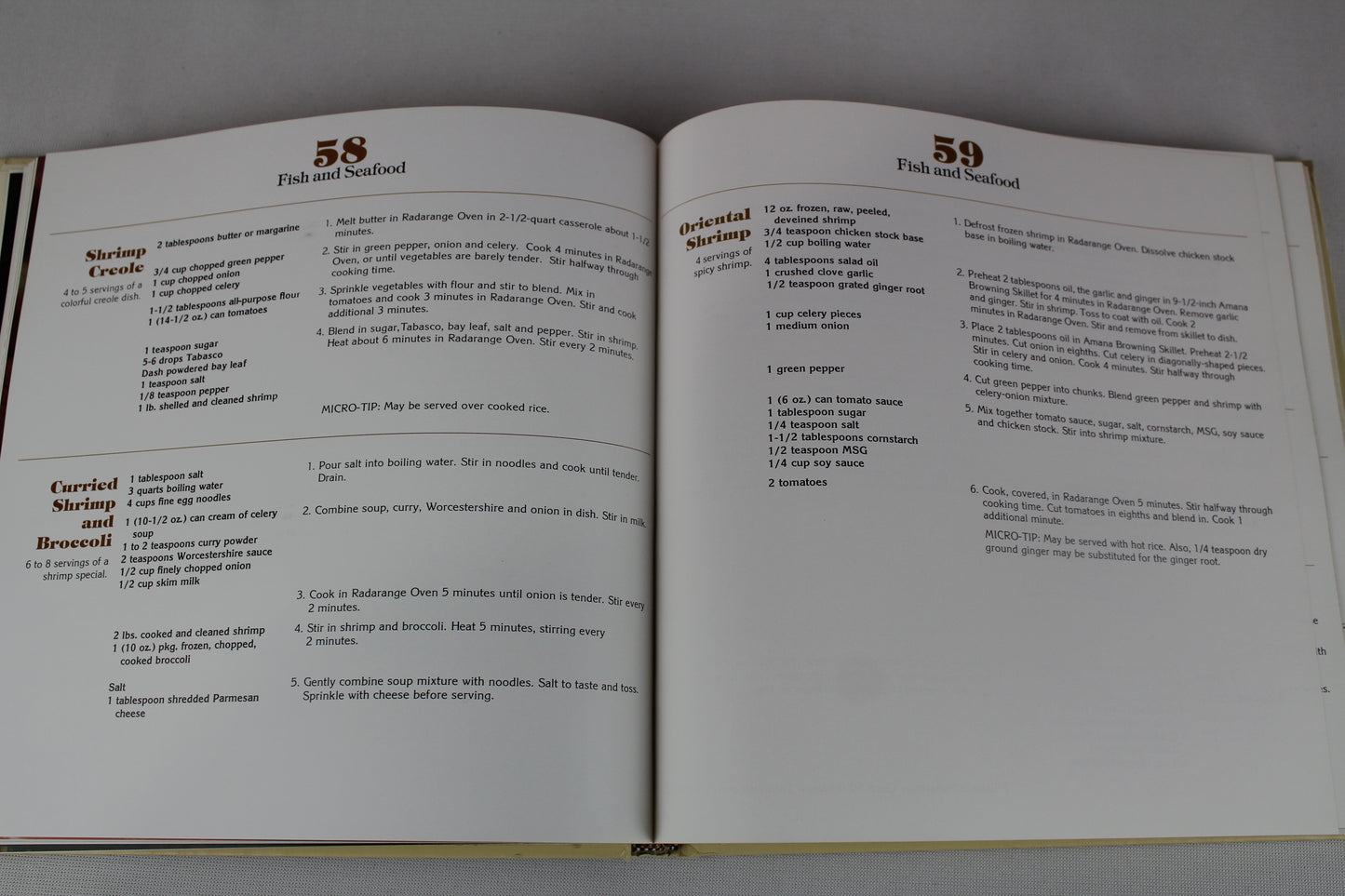 The Amana Radarange Microwave Oven Cook Book by Amana Corporation (1975-08-01) by Amana