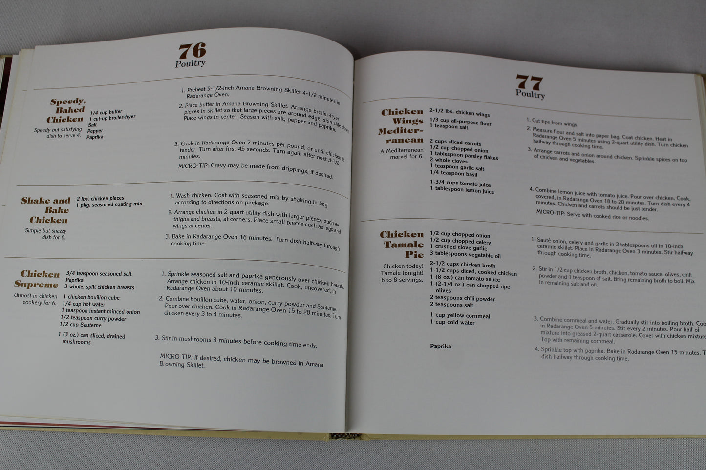 The Amana Radarange Microwave Oven Cook Book by Amana Corporation (1975-08-01) by Amana