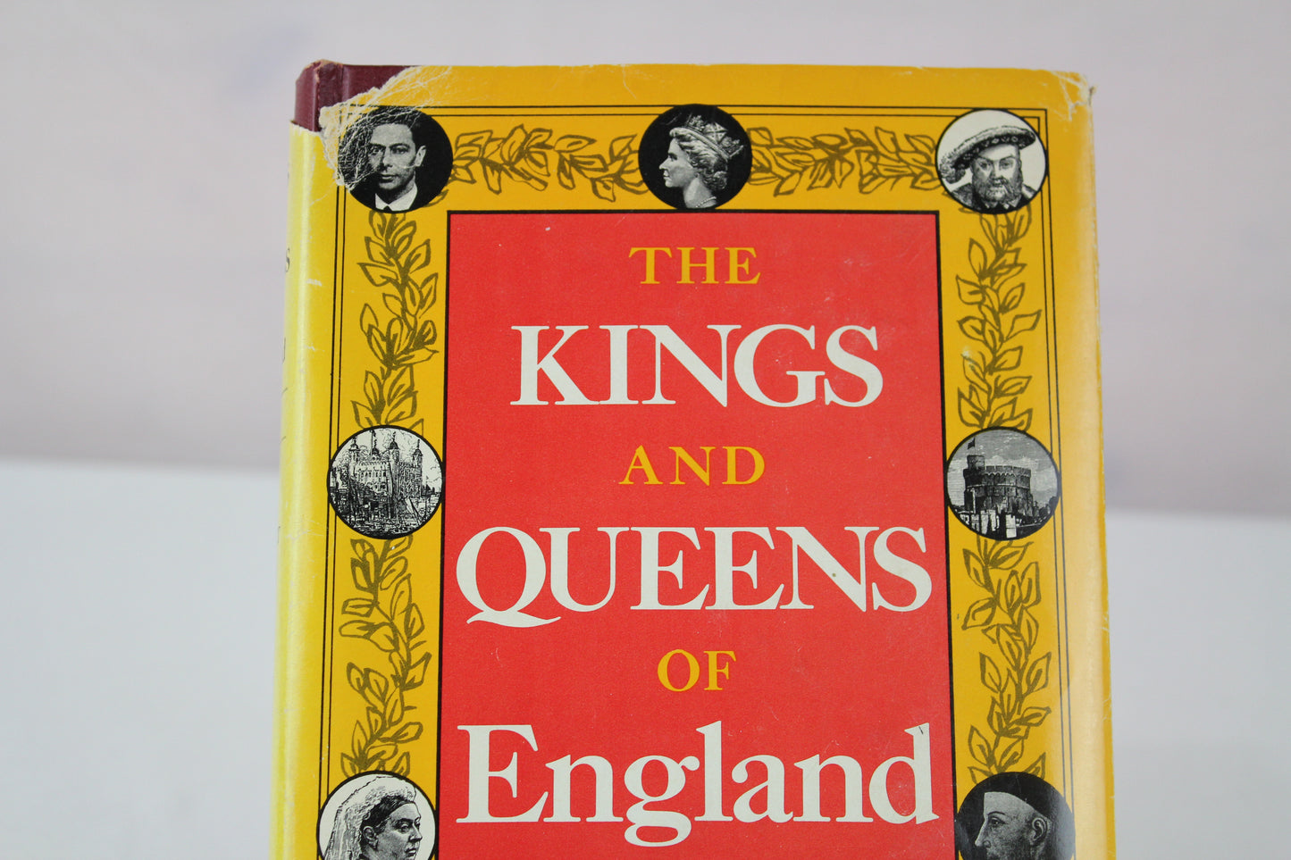 The Kings and Queens of England: A Tourist Guide by Jane Murray