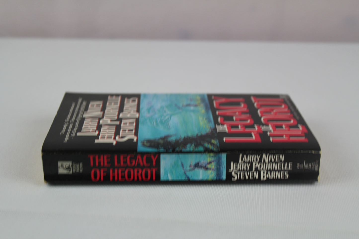 The Legacy of Heorot (Heorot, No 1) by Larry Niven, Steven Barnes, Jerry Pournelle