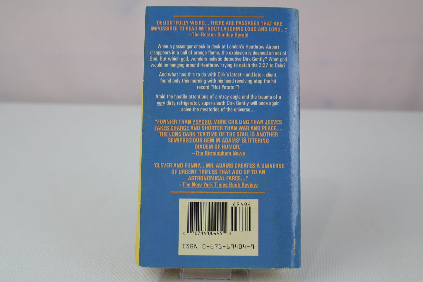 The Long Dark Tea-Time of the Soul by Douglas Adams