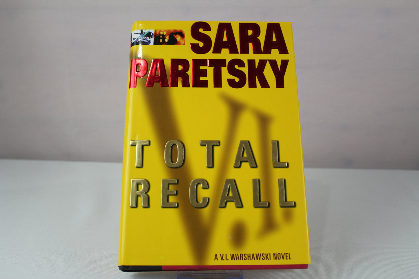 Total Recall (A V.I. Warshawski Novel) by Sara Paretsky