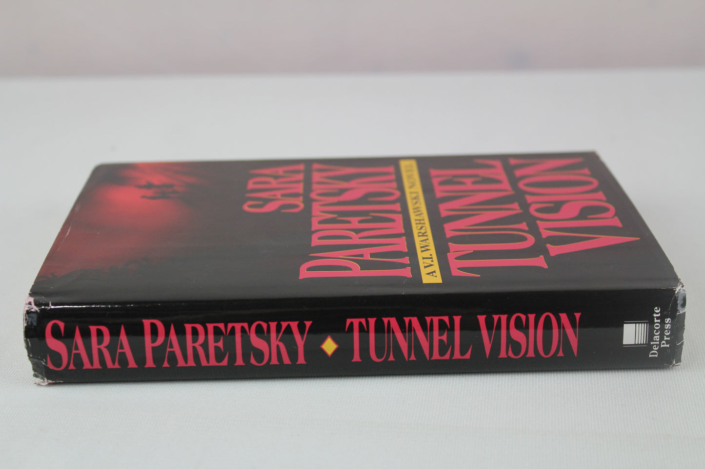 Tunnel Vision (V.I. Warshawski Novels)
