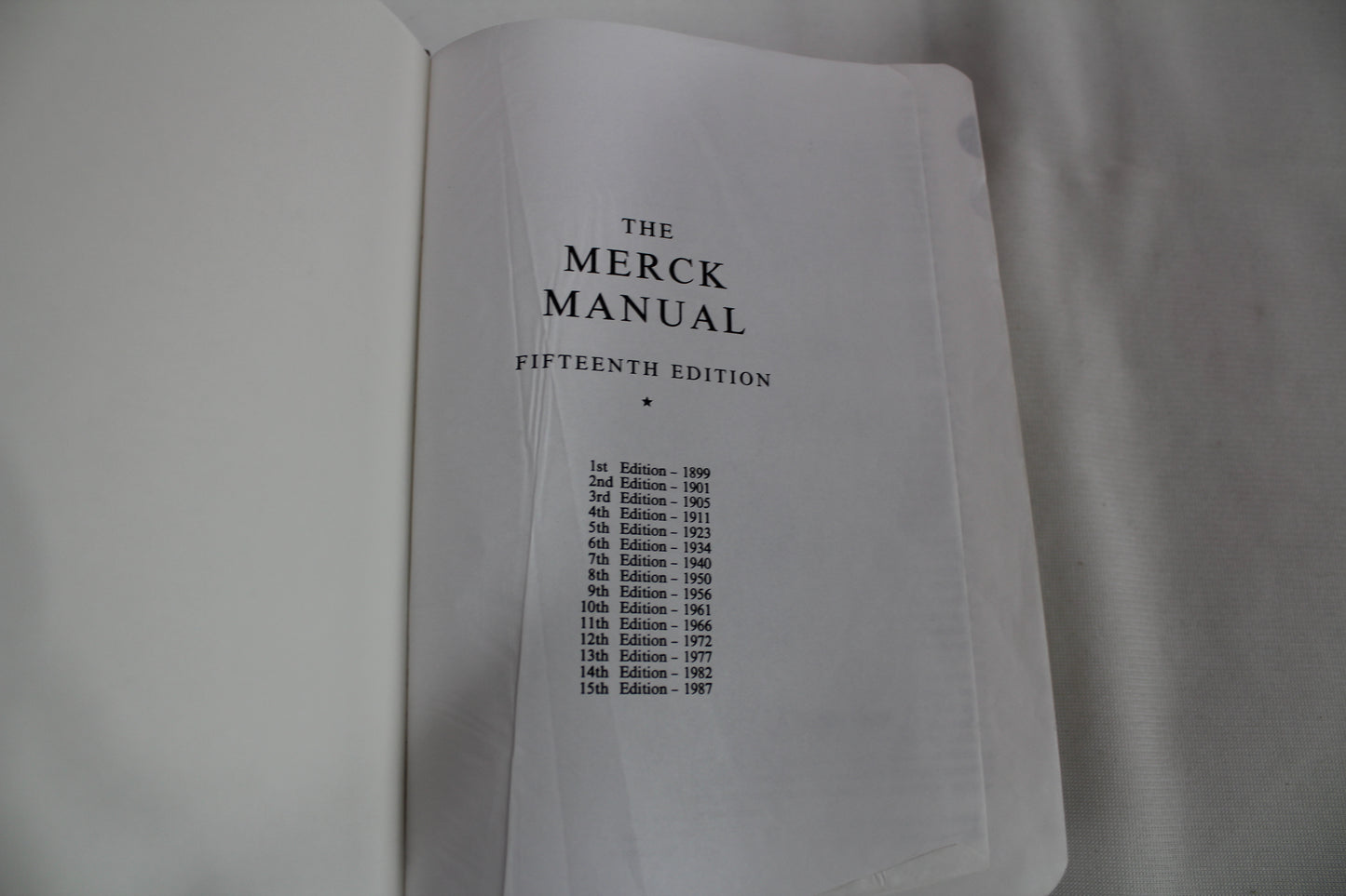 Merck Manual Diagnosis & Therapy (Merck Manual of Diagnosis & Therapy) by Editors Berkow, Robert, M.D. ; Andrew J. Fletcher