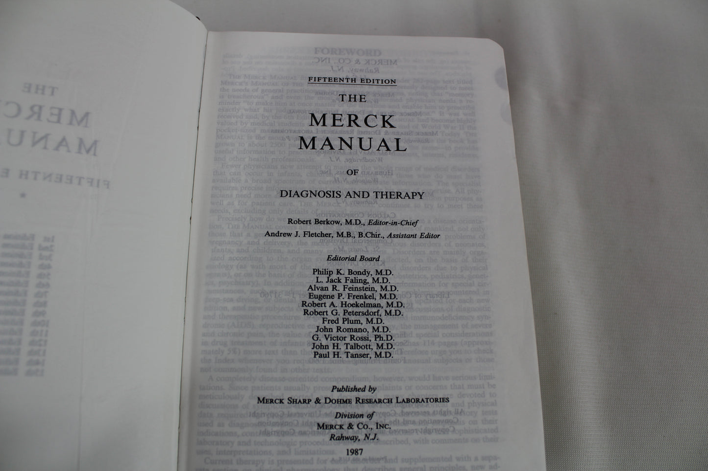 Merck Manual Diagnosis & Therapy (Merck Manual of Diagnosis & Therapy) by Editors Berkow, Robert, M.D. ; Andrew J. Fletcher