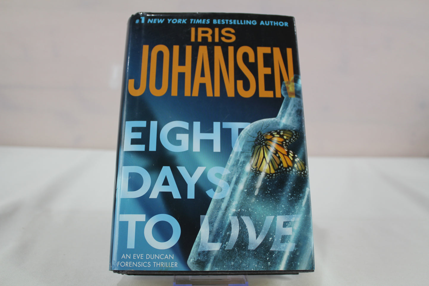 Eight Days to Live (Thorndike Press Large Print Basic Series) by Iris Johansen