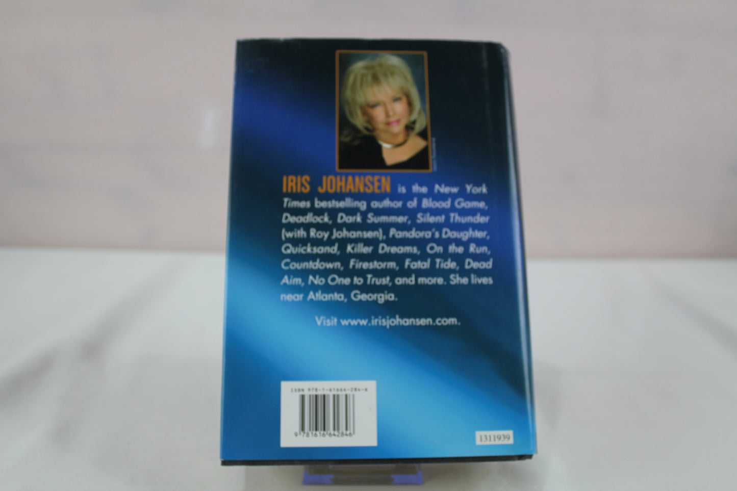 Eight Days to Live (Thorndike Press Large Print Basic Series) by Iris Johansen