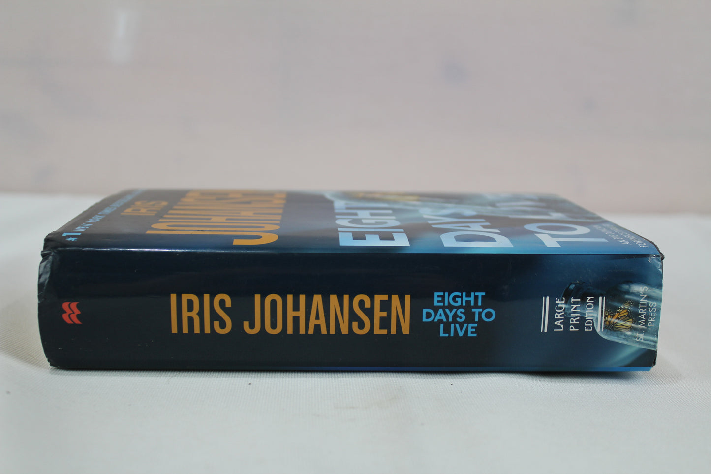 Eight Days to Live (Thorndike Press Large Print Basic Series) by Iris Johansen