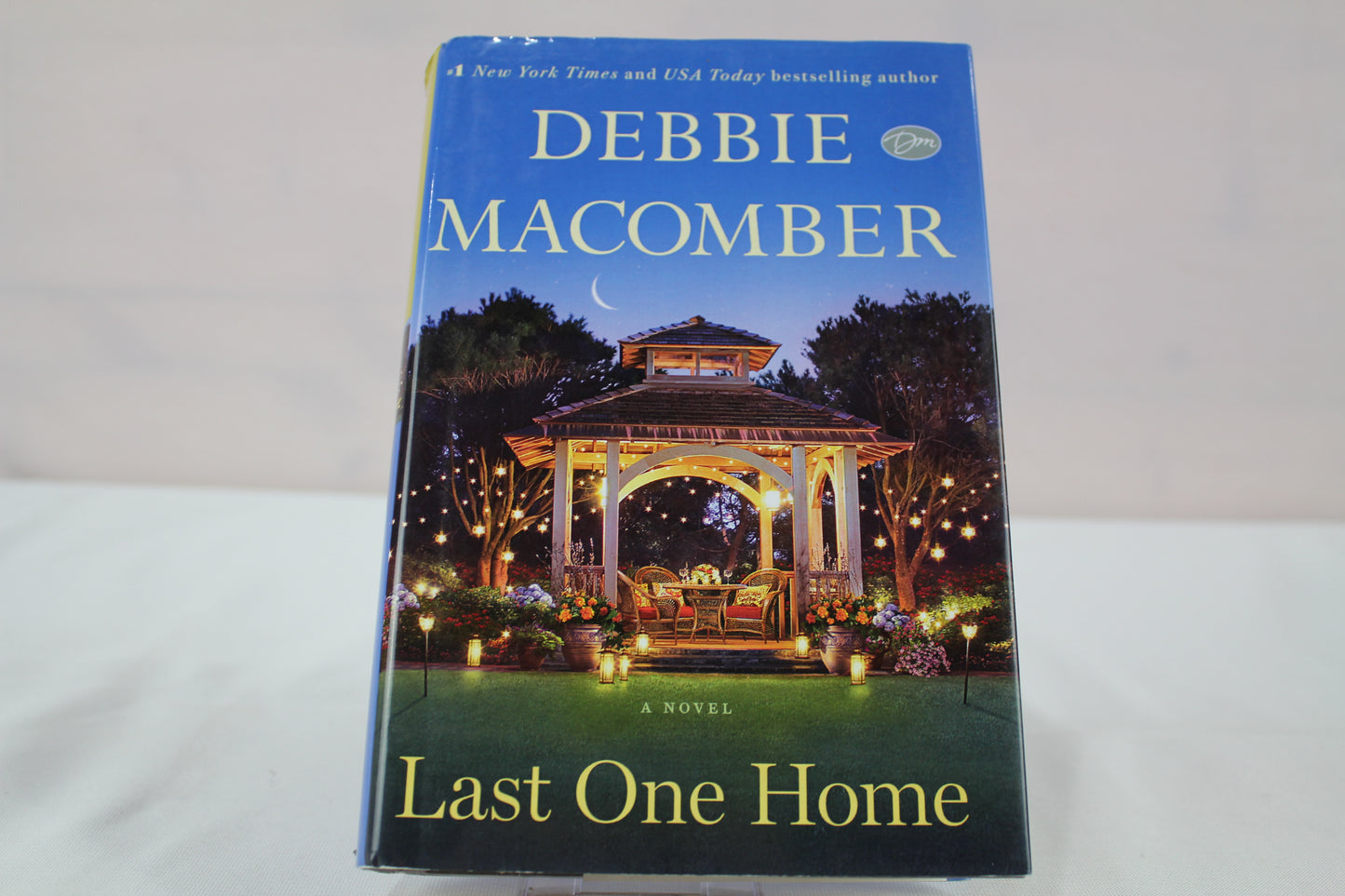 Last One Home by Debbie Macomber [Large Print]