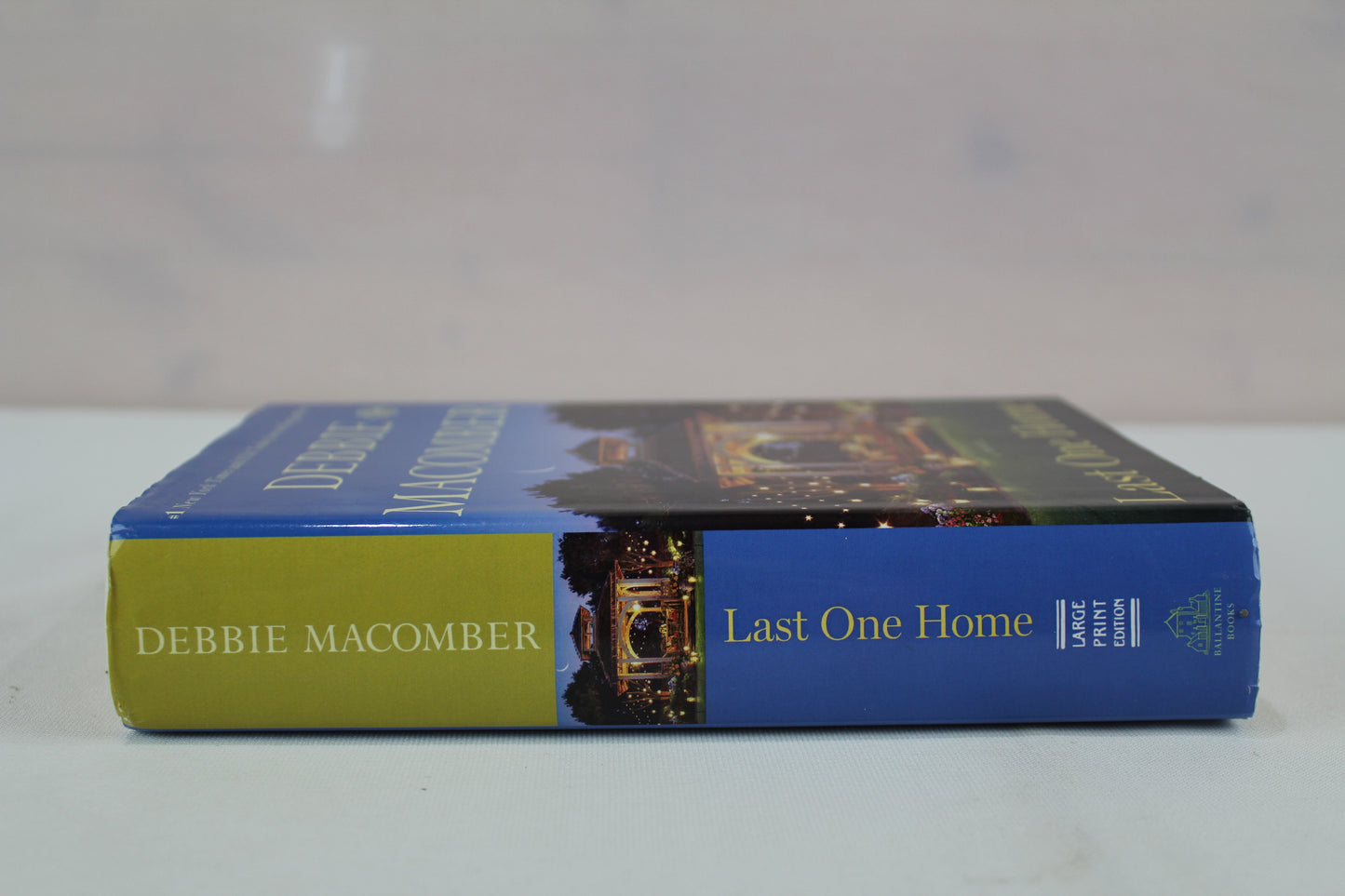 Last One Home by Debbie Macomber [Large Print]