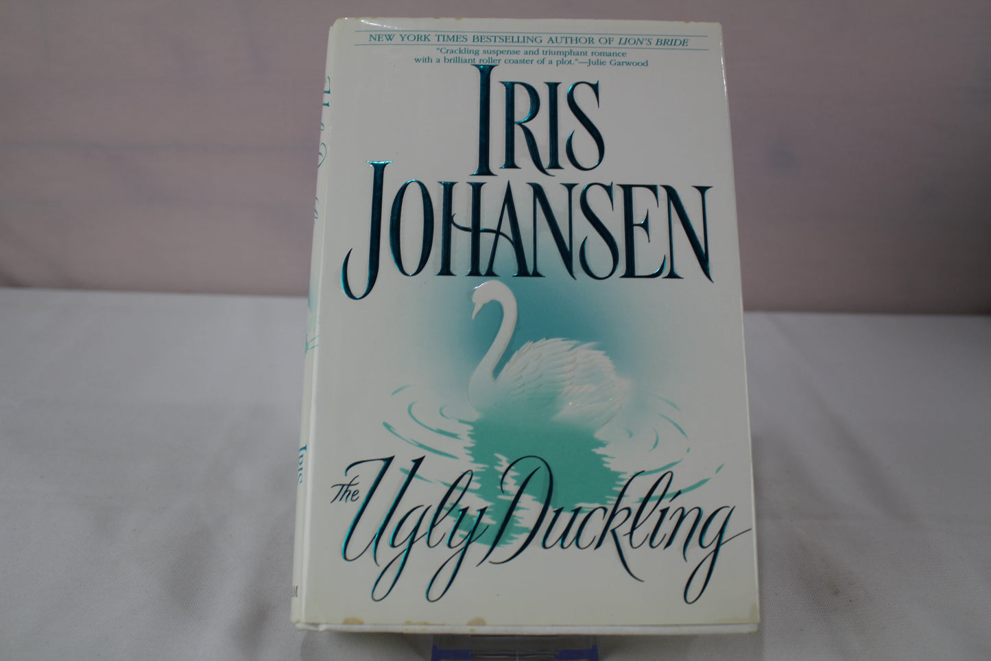 The Ugly Duckling: A Novel by Iris Johansen