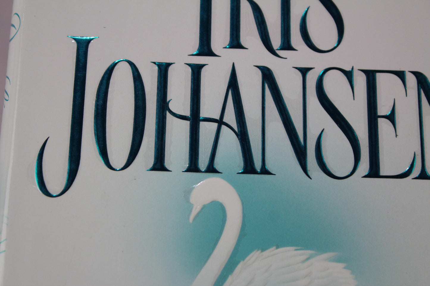 The Ugly Duckling: A Novel by Iris Johansen