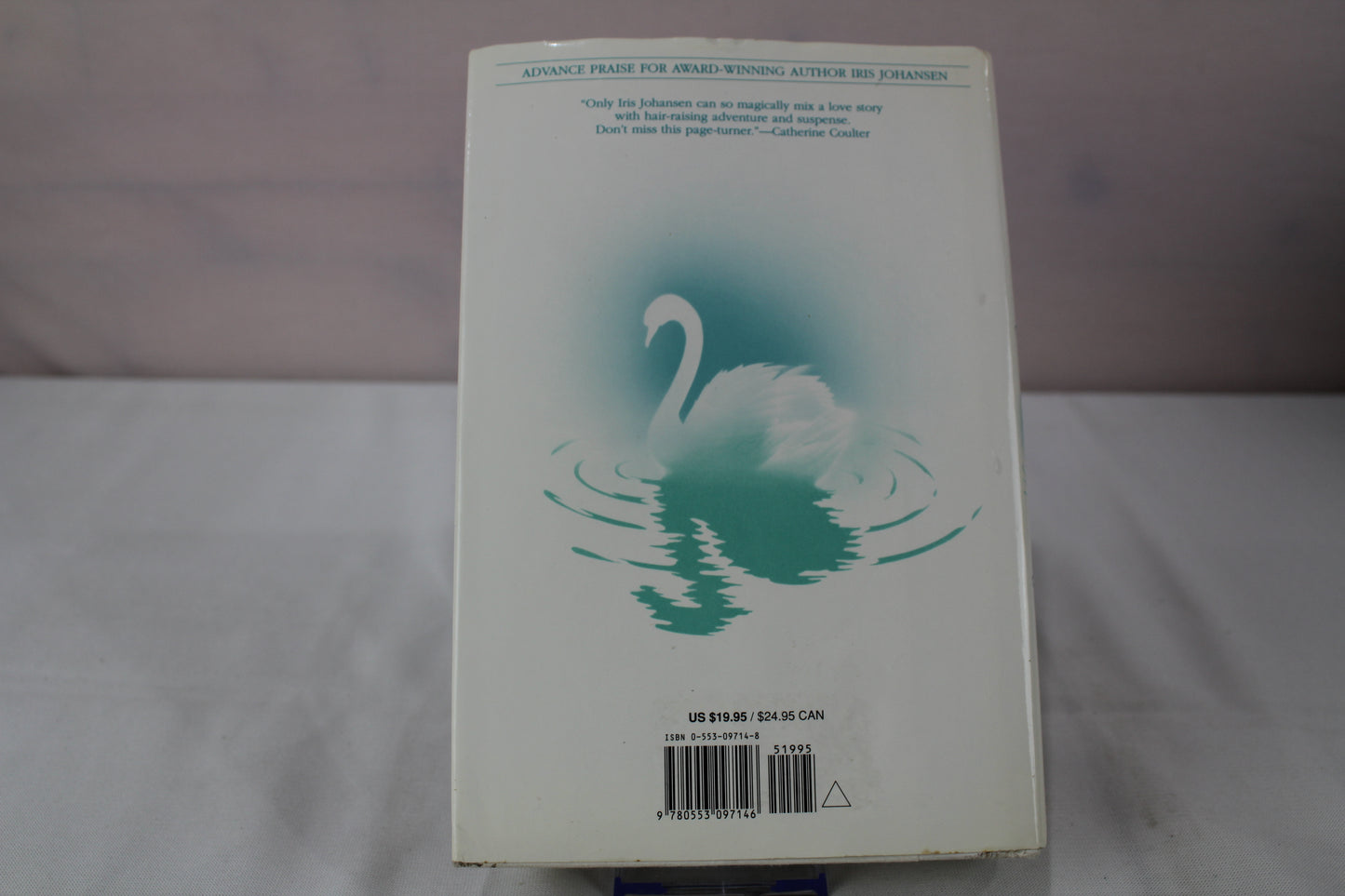 The Ugly Duckling: A Novel by Iris Johansen