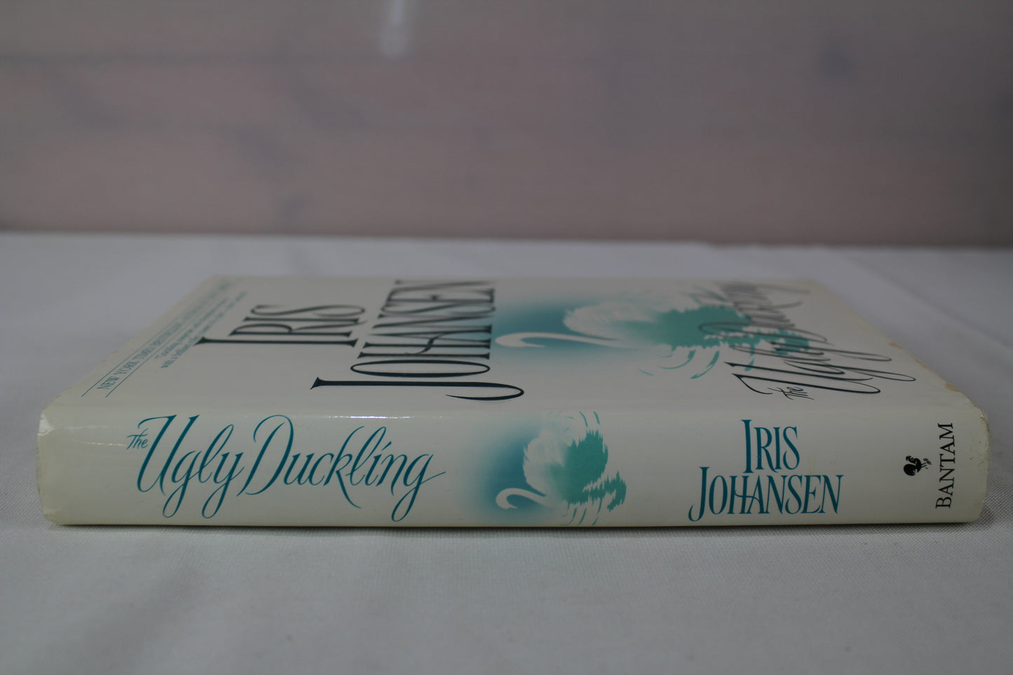 The Ugly Duckling: A Novel by Iris Johansen