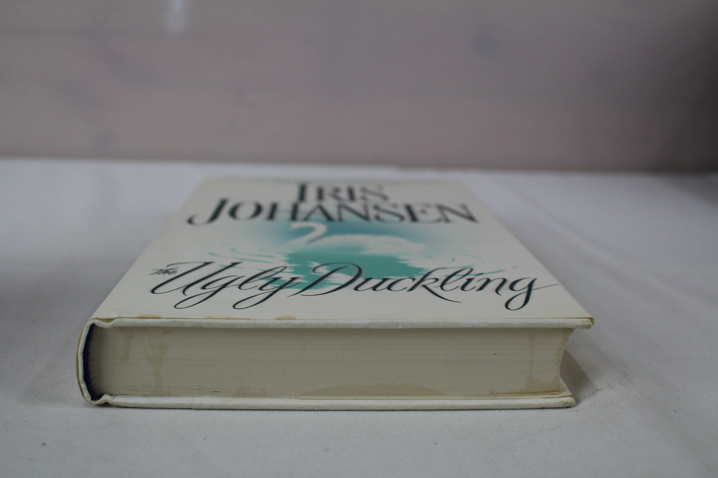 The Ugly Duckling: A Novel by Iris Johansen