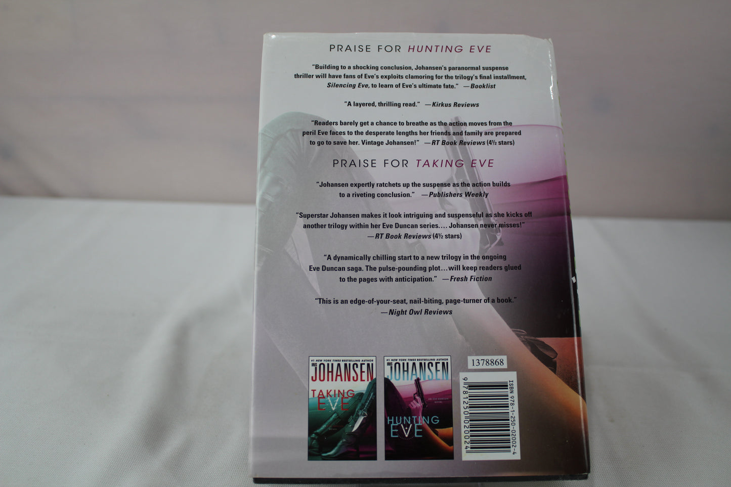 Silencing Eve: An Eve Duncan Novel by Iris Johansen