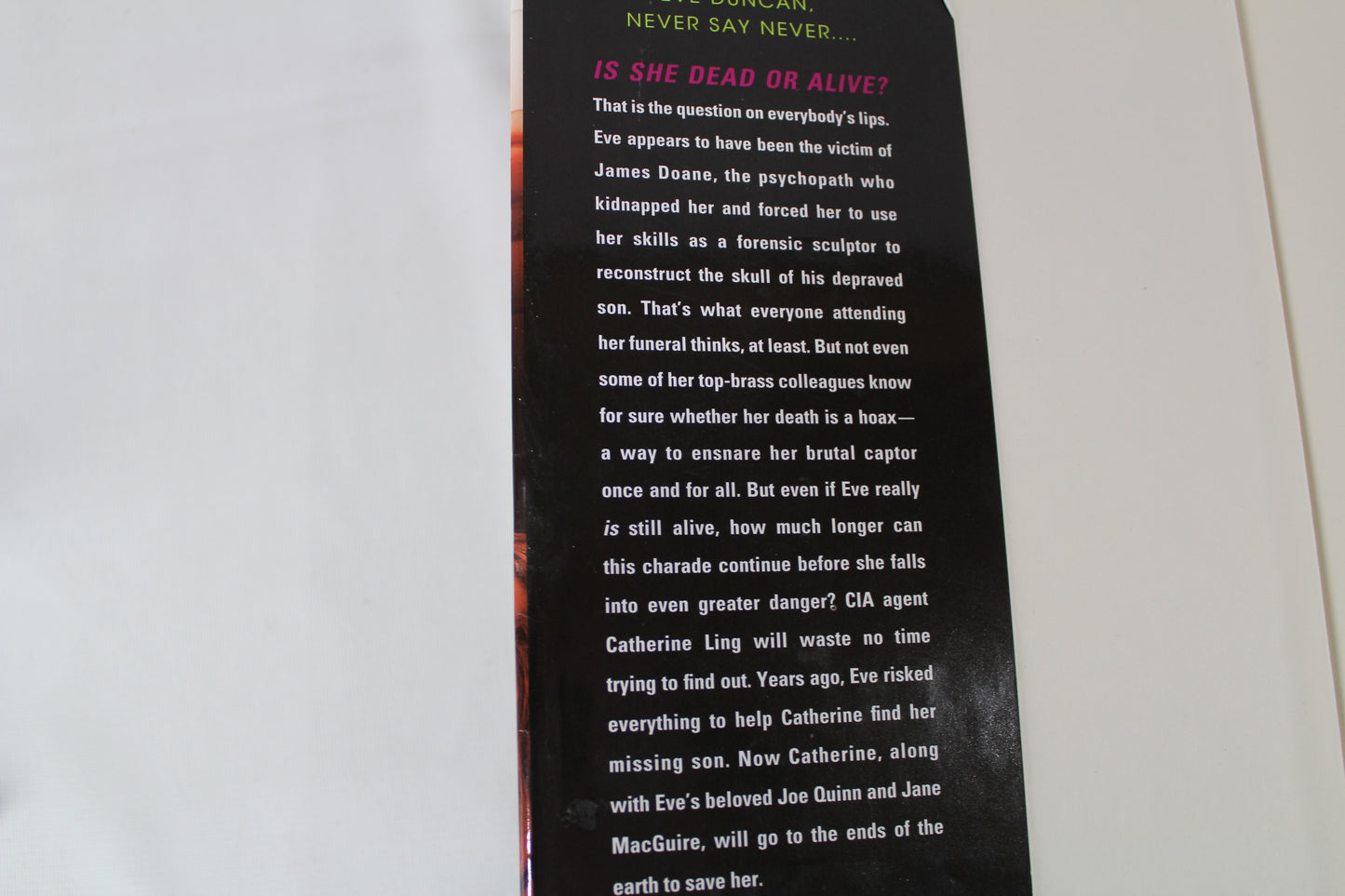 Silencing Eve: An Eve Duncan Novel by Iris Johansen
