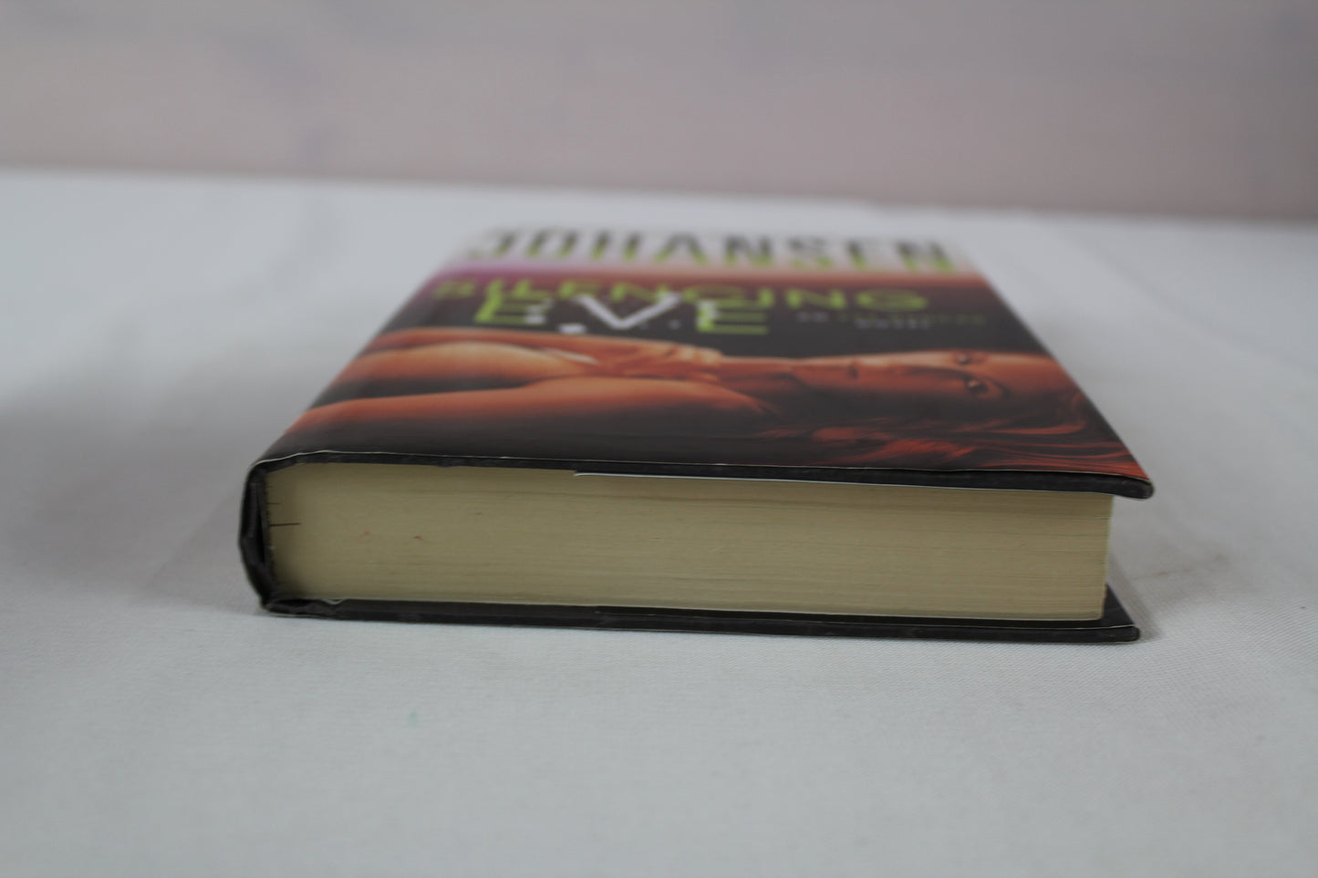 Silencing Eve: An Eve Duncan Novel by Iris Johansen