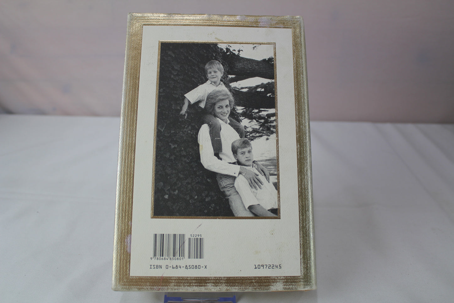Diana Her True Story Commemorative Edition by Andrew Morton