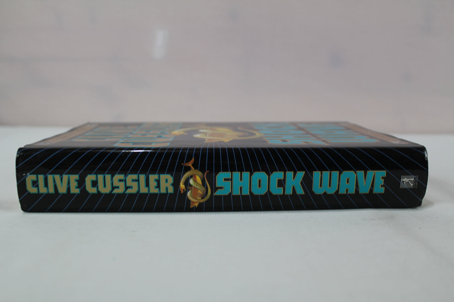 Shock Wave (Dirk Pitt Adventures) by Clive Cussler