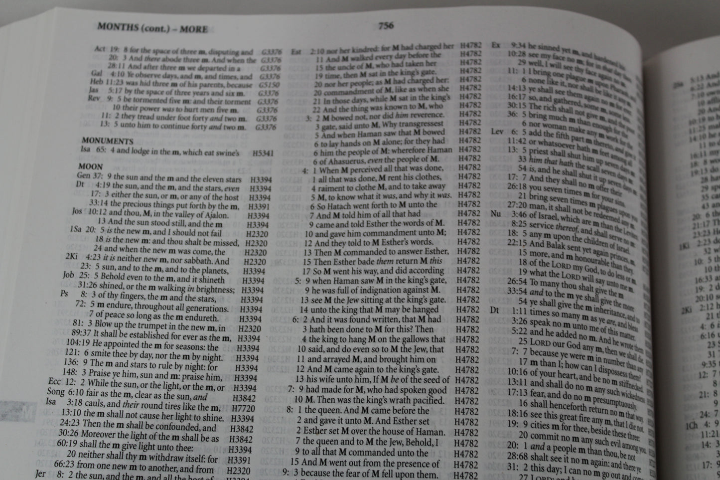 The New Strong's Exhaustive Concordance of the Bible: Every Word of the Bible Indexed, Large Print Edition by James Strong