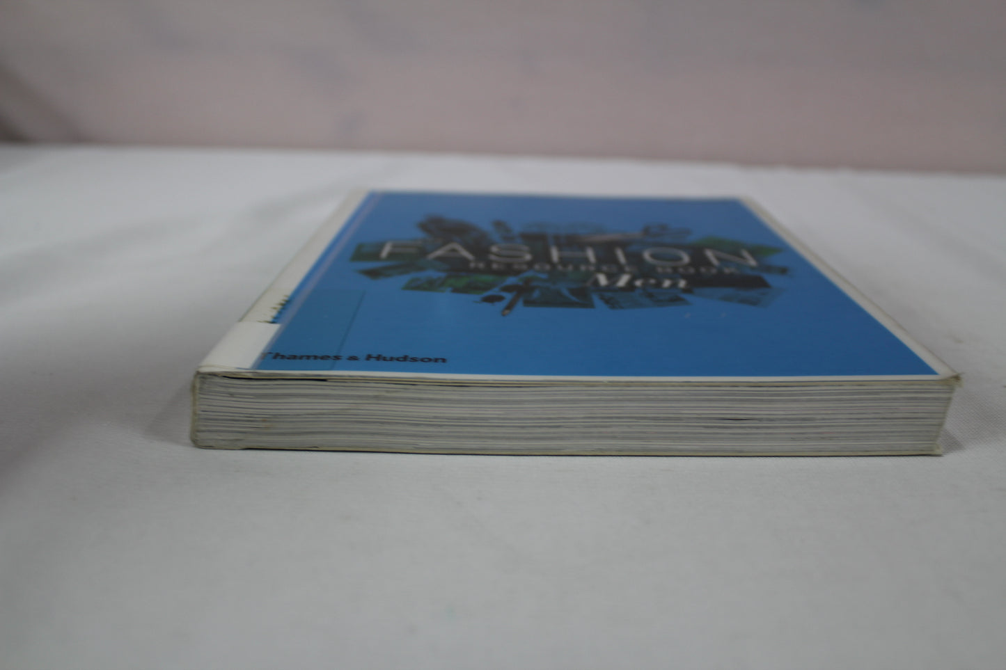 The Fashion Resource Book: Men by Robert Leach