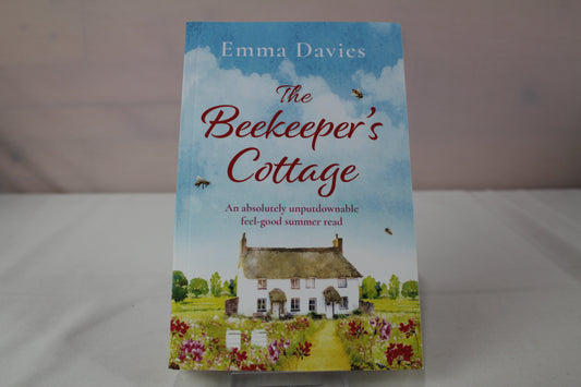 The Beekeeper's Cottage: An absolutely unputdownable feel good summer read by Emma Davies