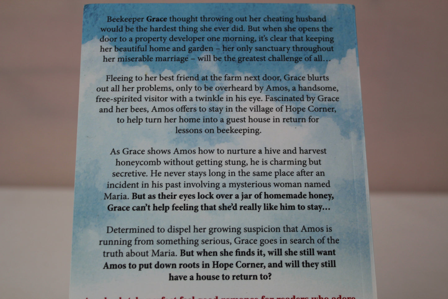 The Beekeeper's Cottage: An absolutely unputdownable feel good summer read by Emma Davies