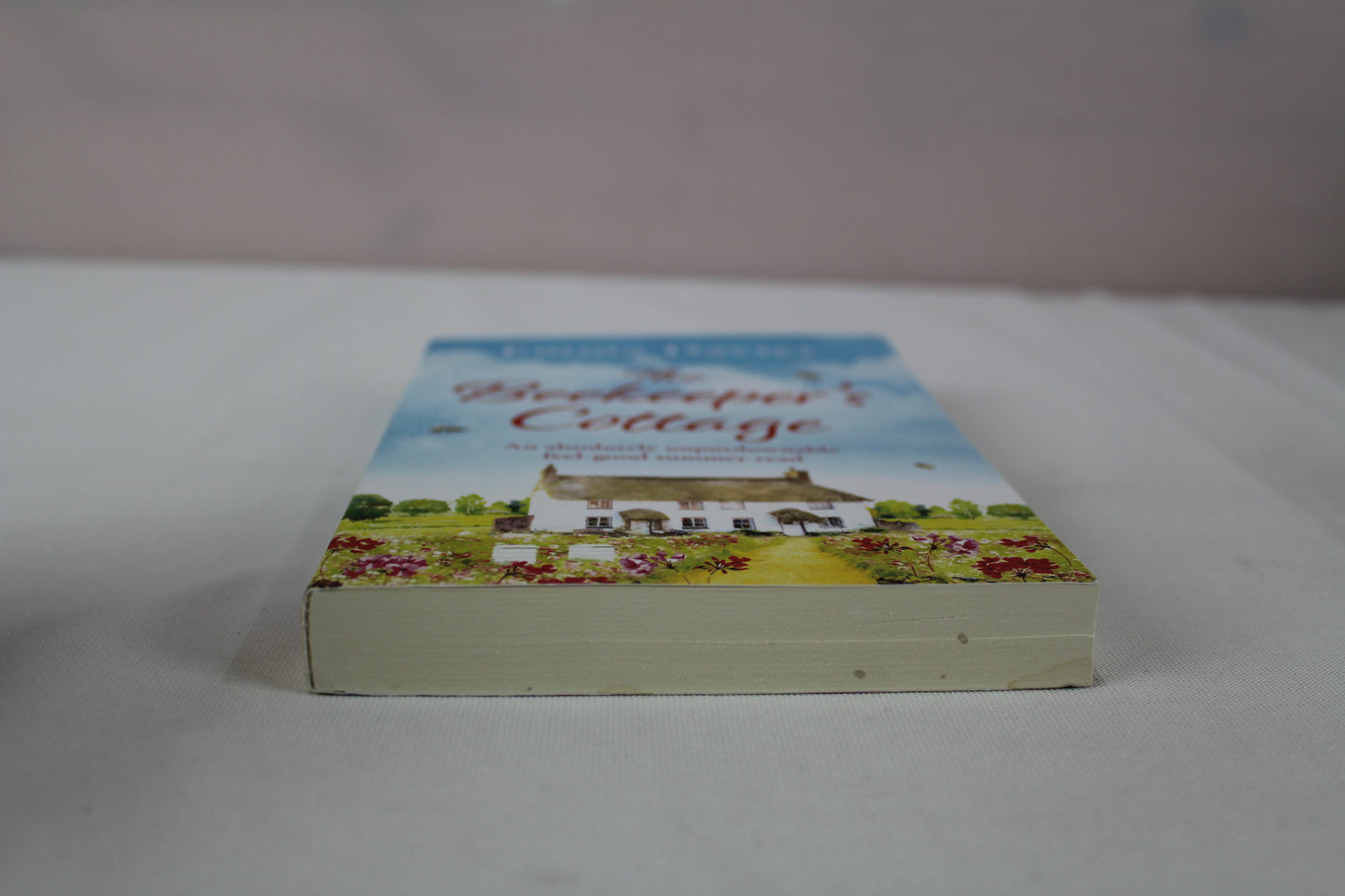 The Beekeeper's Cottage: An absolutely unputdownable feel good summer read by Emma Davies