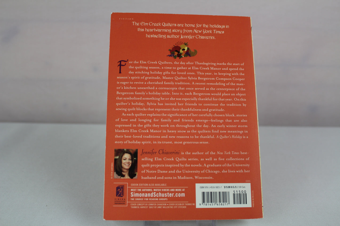 A Quilter's Holiday: An Elm Creek Quilts Novel by Jennifer Chiaverini