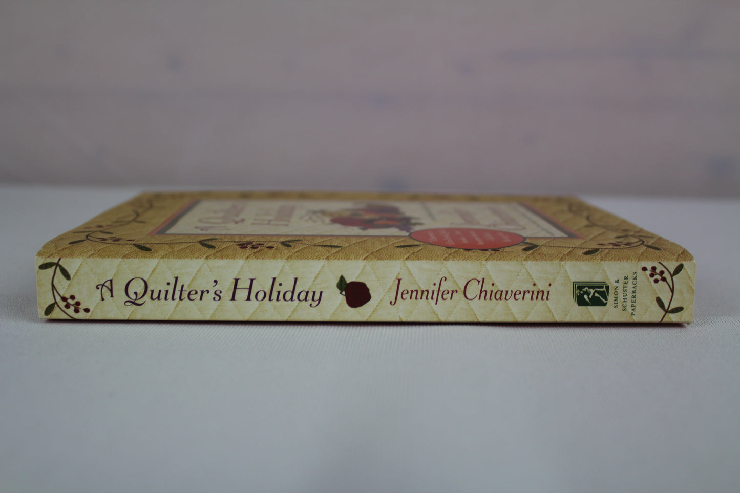 A Quilter's Holiday: An Elm Creek Quilts Novel by Jennifer Chiaverini