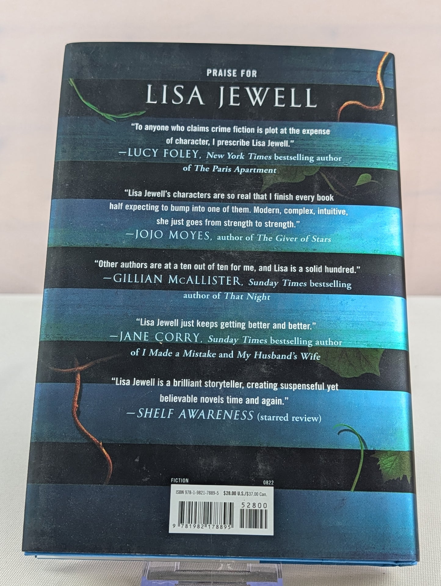 The Family Remains: A Novel by Lisa Jewell