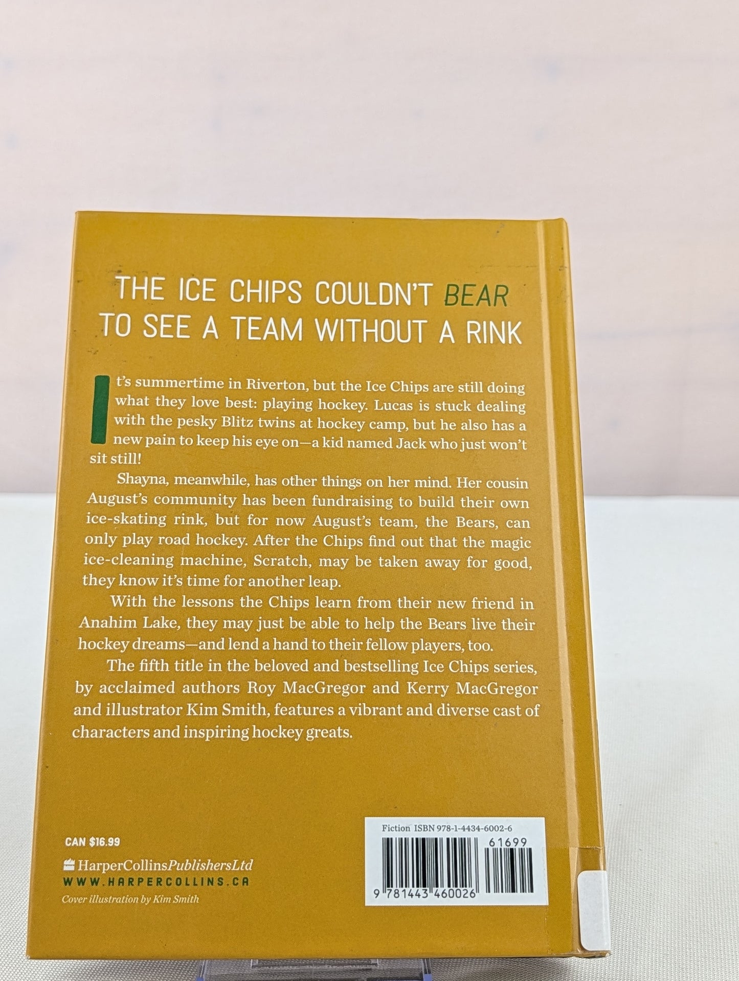 The Ice Chips and the Grizzly Escape by Roy MacGregor, Kerry MacGregor, Kim Smith