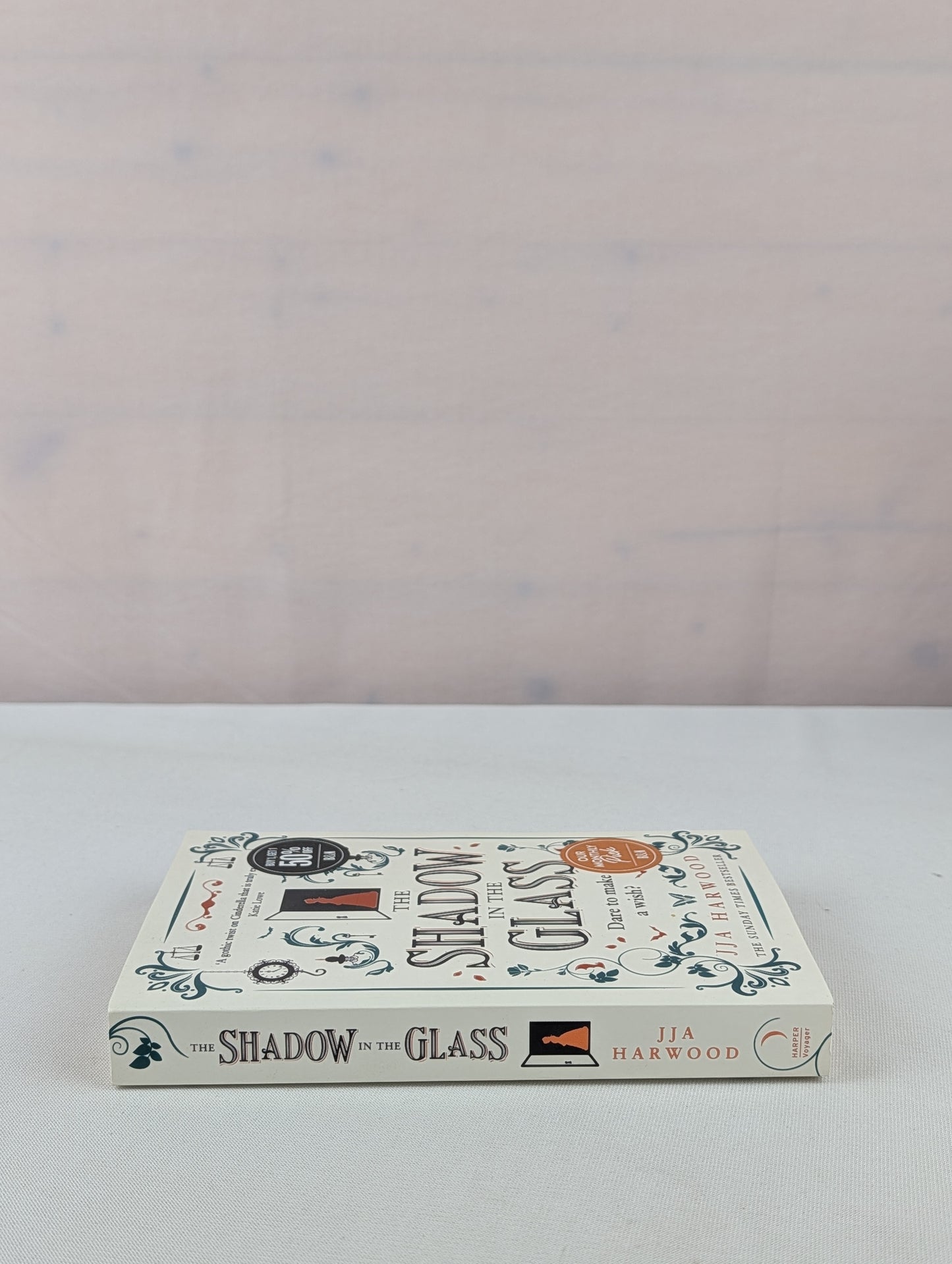 The Shadow in the Glass: A Deliciously Dark Gothic Fantasy Set in a Smoke-Filled Victorian World by JJA Harwood