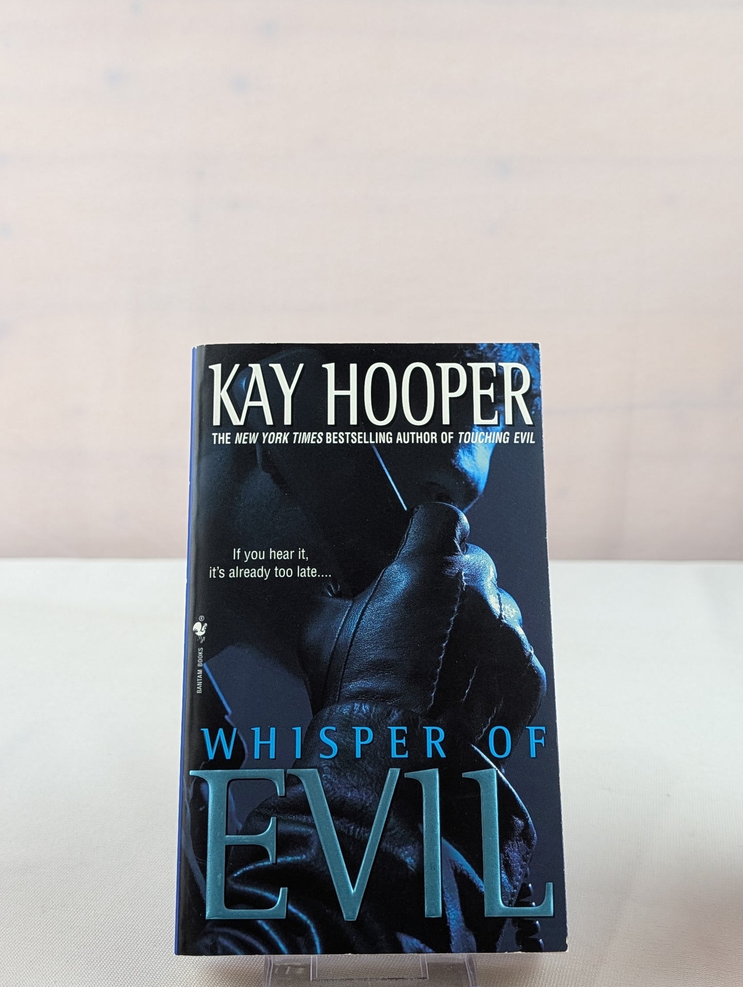 Whisper of Evil (Evil Trilogy) (Bishop/Special Crimes Unit) by Kay Hooper