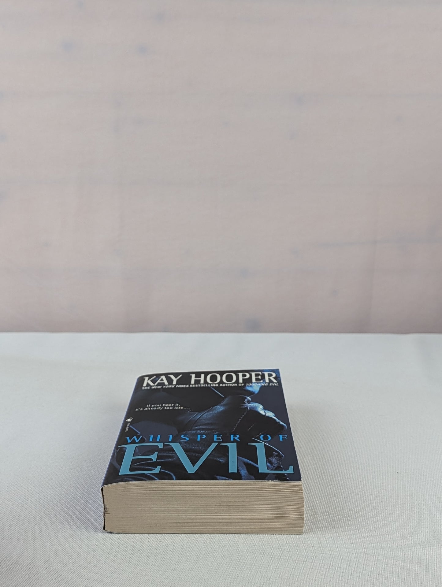 Whisper of Evil (Evil Trilogy) (Bishop/Special Crimes Unit) by Kay Hooper