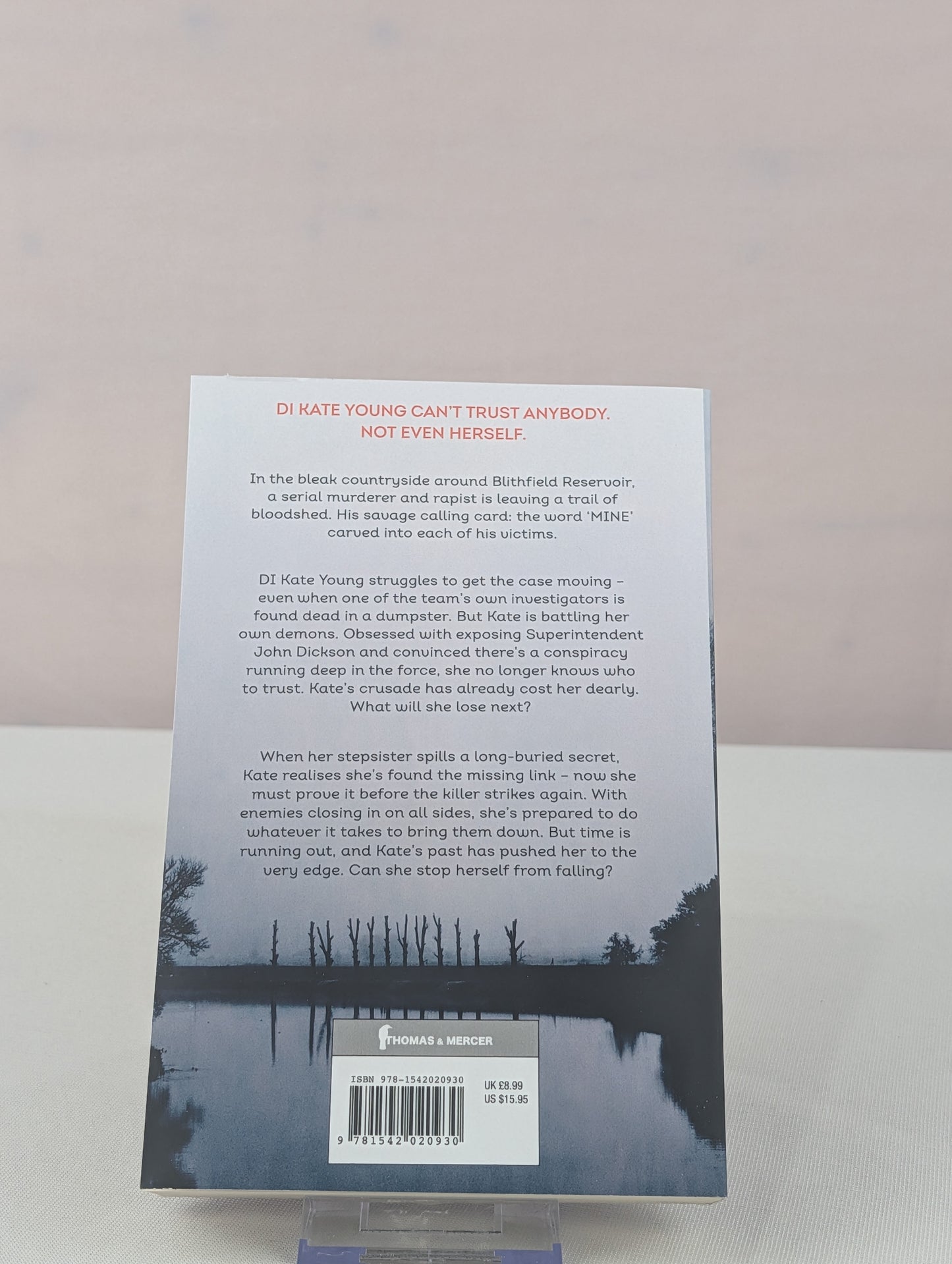 A Cut for a Cut (Detective Kate Young) by Carol Wyer